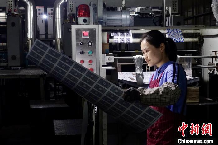 中国扑克牌产业基地_掼蛋扑克牌生产_GG扑克比赛规则